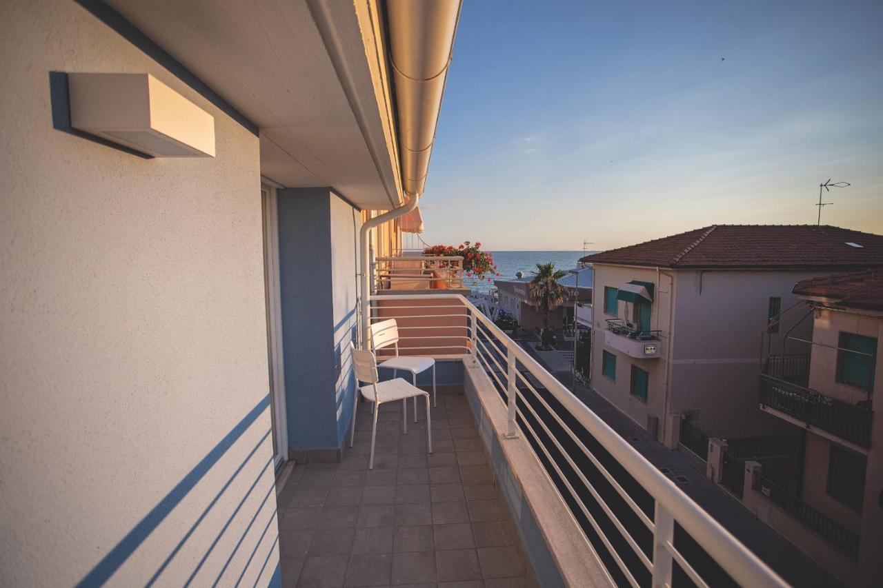 Via Siena 4 - Suites & Rooms Marina di Cecina Εξωτερικό φωτογραφία